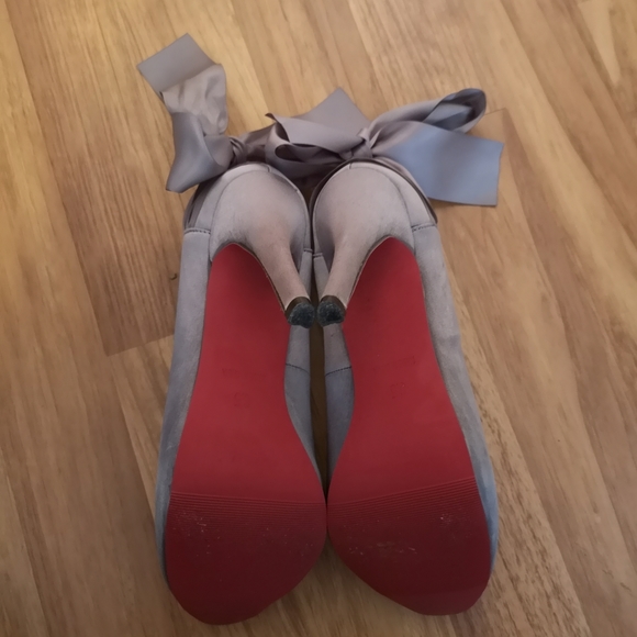 Grey Satin Dreamy high heel pumps 💜💕💜 - Picture 6 of 9